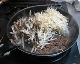 皮がパリパリ☆豚肉とキノコの味付き春巻き作り方5写真