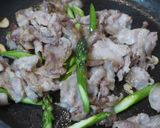 アスパラと豚バラ☆にんにくレモン醤油炒め作り方3写真