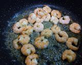 簡単！海老のさっぱりシソバター炒め☆作り方3写真