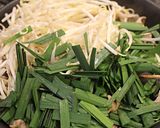 簡単！豚肉ともやしとニラの中華焼きそば♪作り方2写真