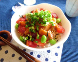 枝豆・トマトを乗せた　サーモン丼。作り方6写真