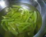 簡単♪カリカリ豚のフキ炒め♥作り方1写真