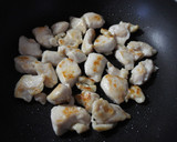 やみつき♪きのこと鶏肉トマデミソース炒め作り方5写真