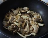やみつき♪きのこと鶏肉トマデミソース炒め作り方6写真