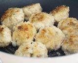 鶏肉と梅のふわふわ丸め焼き作り方3写真