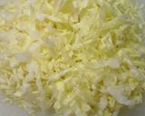 我が家の定番☆キャベツと卵の簡単味噌汁作り方1写真