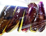 レンジ蒸し茄子の色鮮やか冷製*ピリ辛だれ作り方3写真