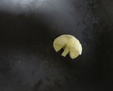 簡単　材料４つ！！醤油バター焼きうどん作り方2写真