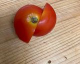 コツ：トマトは真ん中からずらして切る作り方2写真