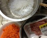 簡単☆白滝混ぜ混ぜ肉そぼろ丼☆作り方1写真