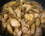ごぼうと鶏もも肉の煮物ごまたっぷり！作り方3写真