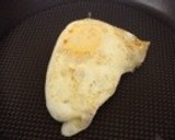 お弁当に簡単！紅生姜とチーズの目玉焼き作り方3写真