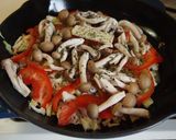 【鶏肉と野菜の蒸し焼き】バジルバター風味作り方4写真