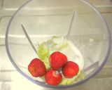 美肌☆いちごのヨーグルトスムージー♪作り方1写真