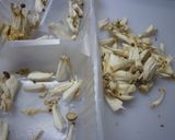 お弁当にも!しめじとプチトマトの炒り卵作り方1写真