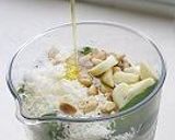 トマト風味のシュペッツレSpaetzle・ペストソースでどうぞ作り方2写真