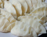 ゆで卵と餃子の皮で揚げ物作り方2写真