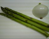 男の料理 アスパラと新玉ねぎの炒め物作り方1写真