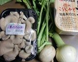 新玉ねぎ・かぶ・きのこの具だくさん味噌汁作り方1写真