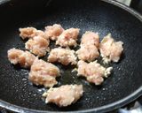 塩麹で作る、鶏団子とブロッコリーの酒蒸し作り方2写真