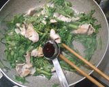 簡単　春菊と豚こま肉のゴマ油醤油炒め作り方5写真