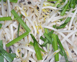 豚肉ともやしと卵とニラで簡単とん平焼き！作り方5写真