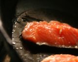 塩麹で焼いてみました！鶏肉と鮭で～す作り方2写真