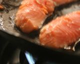 塩麹で焼いてみました！鶏肉と鮭で～す作り方3写真