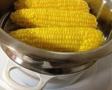 ルクルーゼで作ろ！蒸しとうもろこし作り方1写真