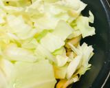 鶏もも肉とキャベツのソース炒め作り方3写真