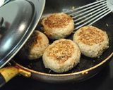 フライパンひとつで　和風煮込みハンバーグ作り方4写真