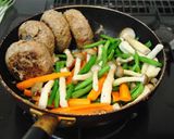 フライパンひとつで　和風煮込みハンバーグ作り方5写真