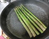 アスパラと鶏そぼろのカレー巻き寿司作り方1写真