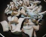 塩麹で作る☆エリンギとシメジのきんぴら作り方1写真