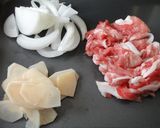 ピリッ♪と新生姜の豚すき煮☆作り方1写真