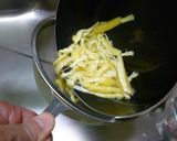 油揚げと絹ごし豆腐の味噌汁作り方1写真