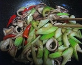 セロリとイカのオイスター炒め作り方5写真