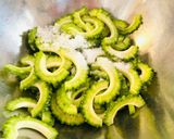 ゴーヤとベーコンのニンニク炒め作り方2写真