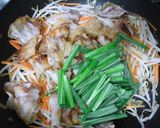 ガッツリメニュー豚バラ肉でにらもやし炒め作り方5写真
