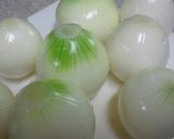 丸ごと新玉ねぎのカラフルソース煮作り方1写真