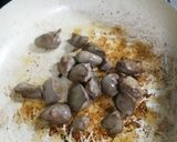 鶏レバーと小松菜のトマトソースパスタ作り方1写真
