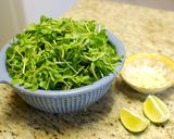 豆苗のピリ辛炒め作り方1写真