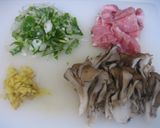 夏はピリ辛‼簡単豚きのこつゆで…つけそば作り方1写真