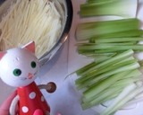 セロリと新じゃがのオイスター炒め作り方1写真