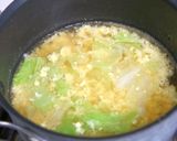 レタスとパルメザンチーズ入り卵のスープ作り方3写真