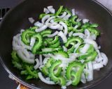 苦くない！ゴーヤと玉ねぎの味噌炒め作り方2写真