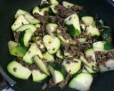 ズッキーニと挽き肉の梅風味炒め作り方5写真