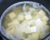 玉葱と豆腐の味噌汁梅風味作り方2写真
