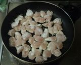 鶏とアボカドのマヨ炒め作り方1写真