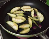 フライパンひとつで！豚肉と茄子のおろし煮作り方2写真